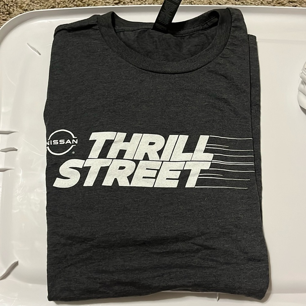 Gildan Nissan Thrill Street Unisex Shirt in Large